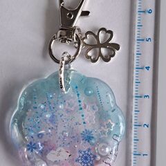 ミニシマエナガ　ハンドメイド　レジンキーホルダーの画像