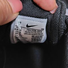 【まだ受付中･送付可能】新品タグ付 NIKE ナイキ レボリューション7 レディース 24㎝ ブラック 早い者勝ちです✨✨の画像