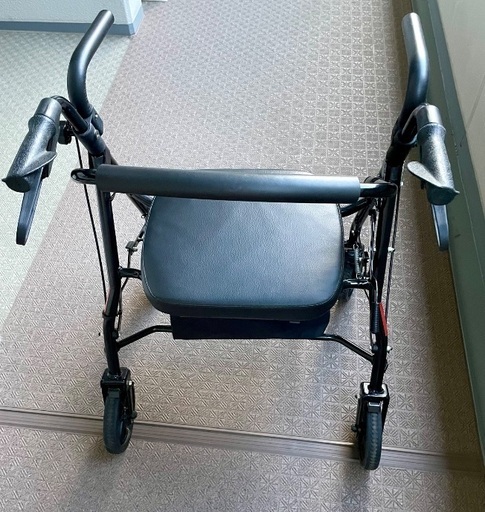 シルバーカー　歩行器、車椅子兼用