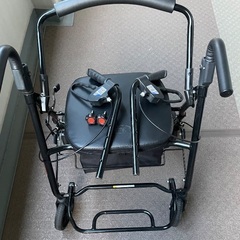シルバーカー　歩行器、車椅子兼用の画像