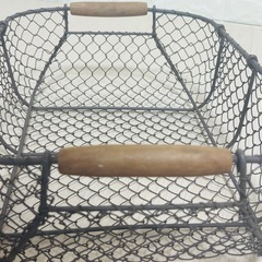 【お取引中】
ワイヤーバスケット⭐︎持ち手木製　の画像