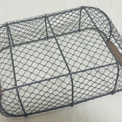【お取引中】
ワイヤーバスケット⭐︎持ち手木製　の画像