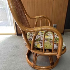レトロな籐の回転椅子　実家整理につきお譲りしますの画像