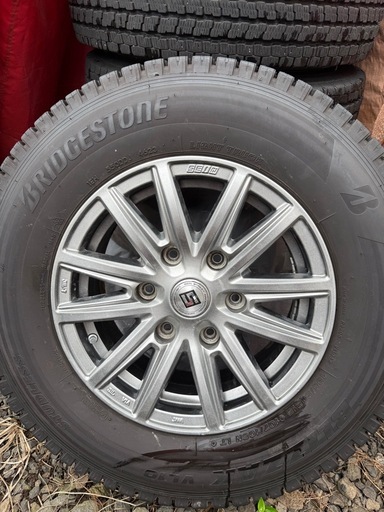 美品ハイエースなど6穴 ホイールセット