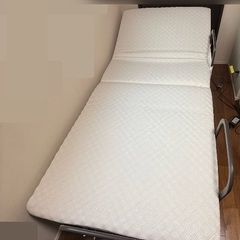 アイリスオーヤマ折りたたみ電動リクライニングベッド OTB-BDHの画像