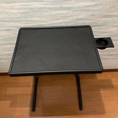 折りたたみ机の画像