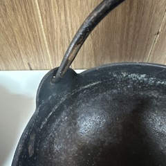 鉄鍋 & ステーキ 山菜鍋 2個セット 木製の蓋付き 扇矢本舗の画像