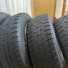 TOYOスタッドレスタイヤ アルミホイール付き 4本セット2021年
の画像
