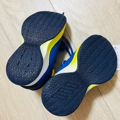 adidas アディダス  スニーカー　運動靴　17cm 新品の画像