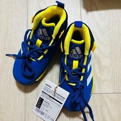 adidas アディダス  スニーカー　運動靴　17cm 新品の画像