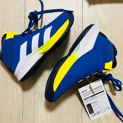 adidas アディダス  スニーカー　運動靴　17cm 新品の画像