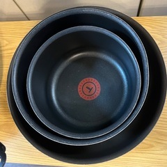 【T-fal】フライパン4つ+卵焼きフライパンの画像
