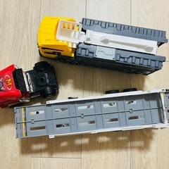 乗り物　車　おもちゃ　キャリアカー　変身カー　トラックの画像
