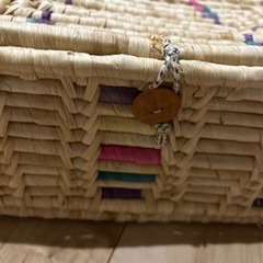 蓋つきカゴ収納の画像