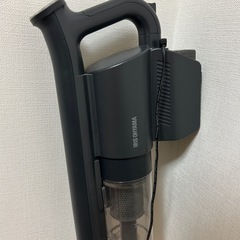 アイリスオーヤマコードレス掃除機　ブラックの画像