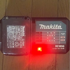 M697DSX　動作確認OK LEDライト付き　マキタ インパクトドライバー バッテリー2個付き 充電器付き ケース付き 14.4ボルト　の画像