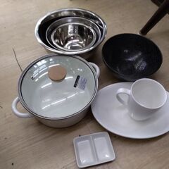 タッパー　鍋　食器　ボール　カップ　全部まとめての画像