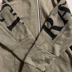 パーカー120size👦🏻⭐の画像