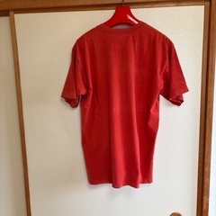 FILAのレッドTシャツの画像