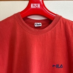 FILAのレッドTシャツの画像