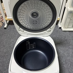 綺麗な炊飯器の画像