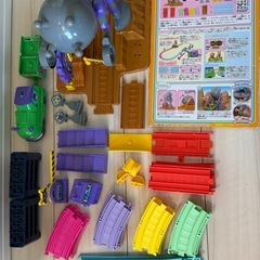 【美品)】アンパンマンタウン わくわくガシャーン！だだんだんレールウェイセットの画像