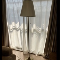 IKEA フロアランプの画像