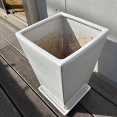 【無料⭐︎お譲りします】おしゃれなフラワーポット、植木鉢の画像