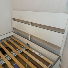 IKEA　ダブルベッド　ベッドフレームの画像