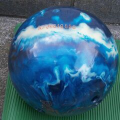 ラウンドワン ボーリングボール4.5kg(約10ポンド)とケース、パフボールのセット レディース、ジュニア　　の画像
