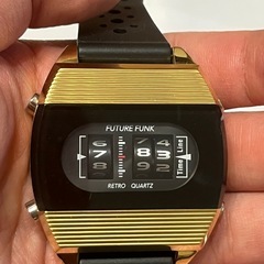 珍しいデザイン！FUTURE FUNK腕時計の画像