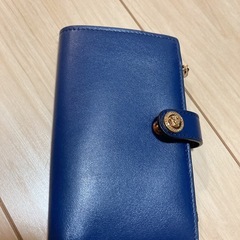 VERSACE メンズ2つ折りレザー財布 小銭入れ付き ロゴ有の画像