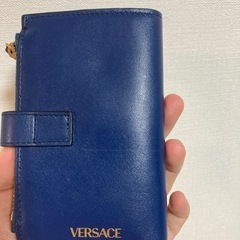 VERSACE メンズ2つ折りレザー財布 小銭入れ付き ロゴ有の画像