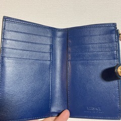 VERSACE メンズ2つ折りレザー財布 小銭入れ付き ロゴ有の画像