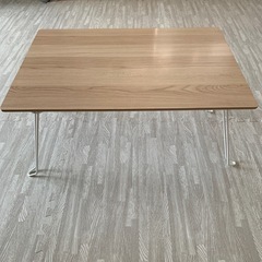 折りたたみテーブルの画像