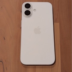 iPhone16 ホワイト本体、箱、充電ケーブル付きの画像