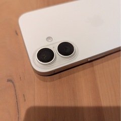 iPhone16 ホワイト本体、箱、充電ケーブル付きの画像