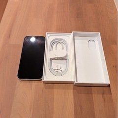 iPhone16 ホワイト本体、箱、充電ケーブル付きの画像