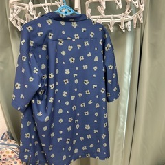 センスオブプレイス　シャツ　青の画像