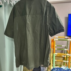 H&Mシャツ　グリーンの画像