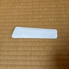 オレンジ色のプラスチック製コーム1本。（くし）の画像