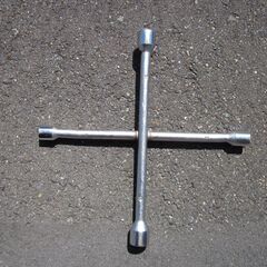 タイヤ等交換用品３点セット（２ｔジャッキ・クロスレンチ・冬用ワイパー）の画像
