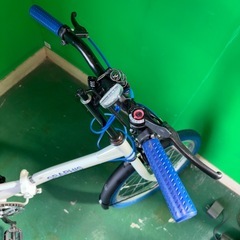 美品　GRAPHIS 折りたたみ自転車 ホワイト/ブルー の画像