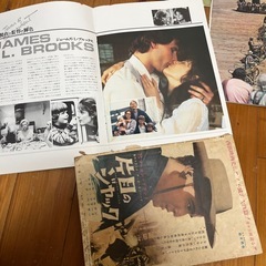 古い映画のパンフレットと雑誌の画像