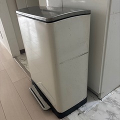 ゴミ箱の画像