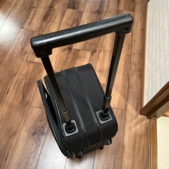 コンパクトな布製スーツケースの画像