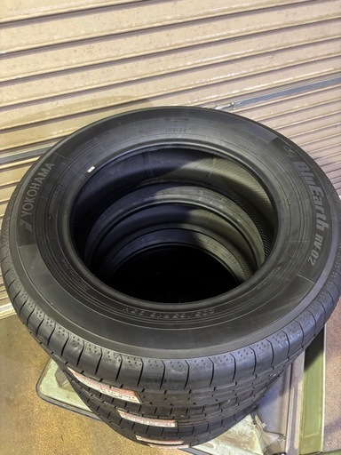 【商談中】金額見直し　205/65R16　4本  新品 未使用 2017年製造 ヨコハマ ブルーアース RV-02