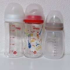 哺乳びんや離乳食関係、ベビー用品の画像