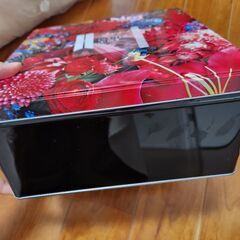 缶の容器の画像