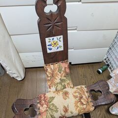 工芸品　テーブルと椅子２脚の画像